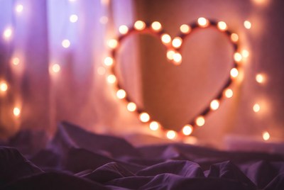 Glowing Heart Light String Background