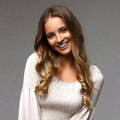 Smiling woman with wavy brown hair