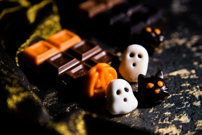 Halloween Chocolate Candies with Ghosts