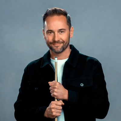 Man holding pool cue