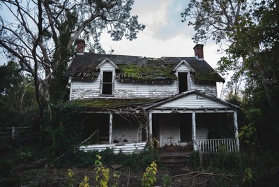 Abandoned White House in Overgrown Woods
