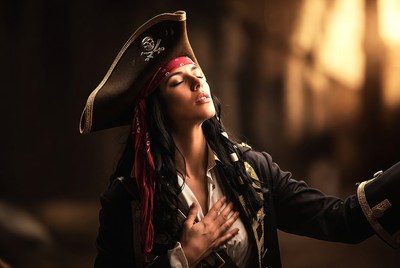 Pirate woman in tricorn hat