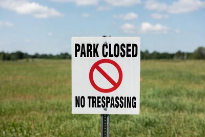 Park Closed No Trespassing Sign