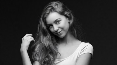 Smiling woman with wavy hair