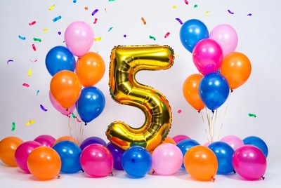 Golden 5 Balloon with Colorful Balloons