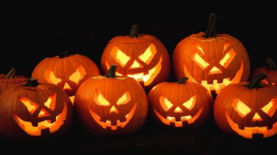 Group of lit jack-o-lanterns