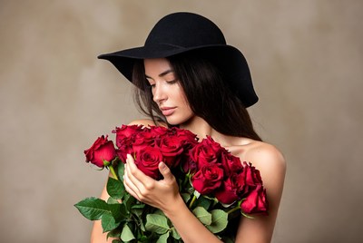 Woman holding red roses