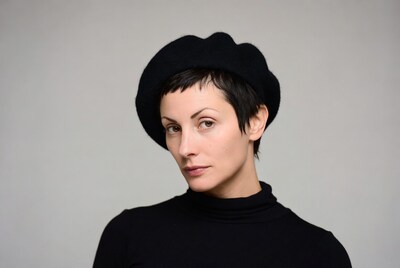 Woman with black beret and turtleneck