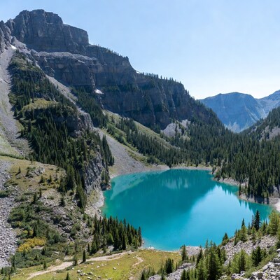 Turquoise alpine lake surrounded by mountains