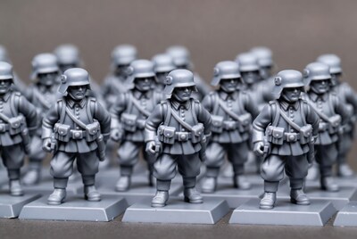 Grey German WWI Soldiers Miniatures