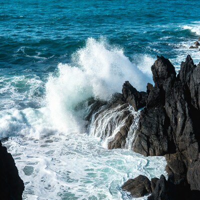 Ocean Waves Crashing on Rocks