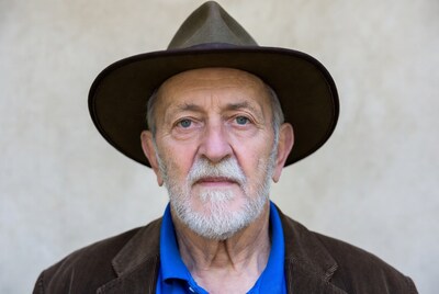 Elderly man wearing fedora hat