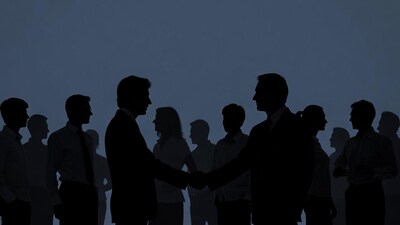 Business people silhouettes shaking hands