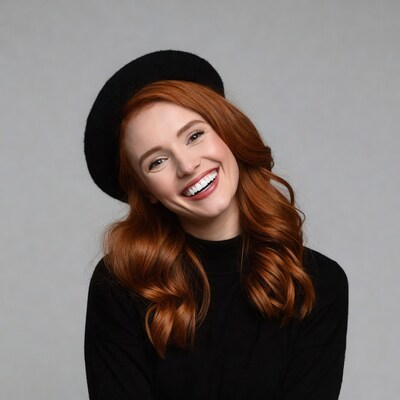 Redhead woman smiling in black beret