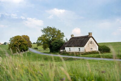 Thatched Cottage in Green Hills