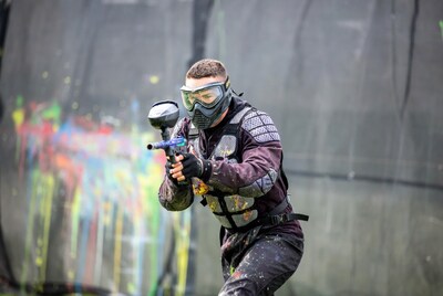 Man aiming paintball gun