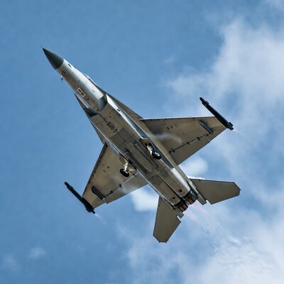 F-16 Fighter Jet Flying Upside Down