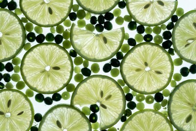 Lime Slices with Green Peas