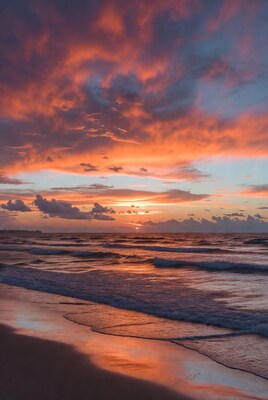 Vibrant Sunset Over Ocean Beach