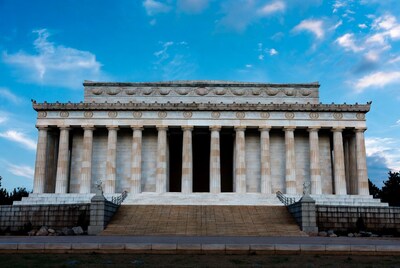 Lincoln Memorial under blue sky