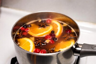 Mulled Wine with Oranges and Spices