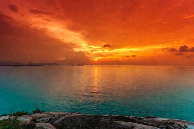 Vibrant Sunset Over Turquoise Sea