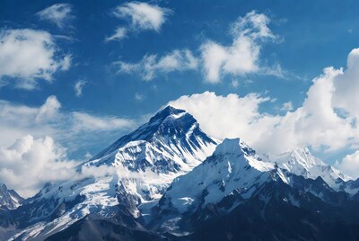Mount Everest Snowy Peak Clouds
