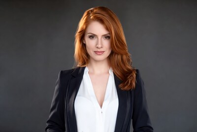 Redhead woman in navy blazer