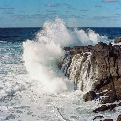 Ocean waves crashing on rocks
