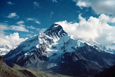Mount Everest Snowy Peak Clouds