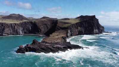 Dramatic cliffs and turquoise ocean