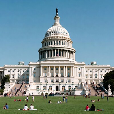 US Capitol with people on lawn