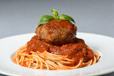 Spaghetti with meatballs and basil