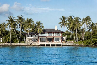 Luxury Beachfront House with Palm Trees