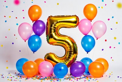 Golden 5 Balloon with Colorful Balloons