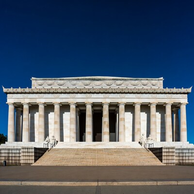 Lincoln Memorial with statues