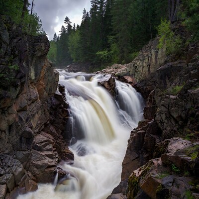 Waterfall cascading between rocky cliffs