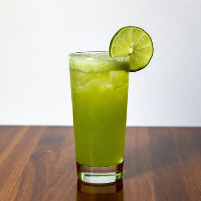 Green lime drink with lime slice