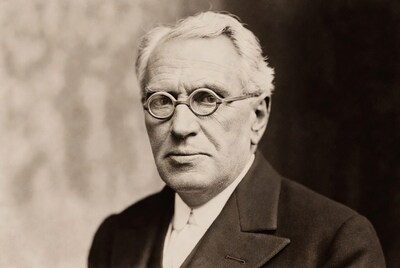 Elderly man in suit and glasses