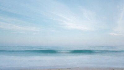 Blurred ocean waves and beach
