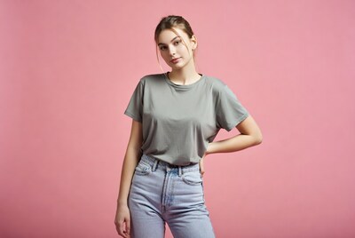 Woman in gray t-shirt and jeans