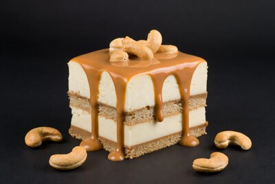 Cheesecake with caramel sauce and cashews
