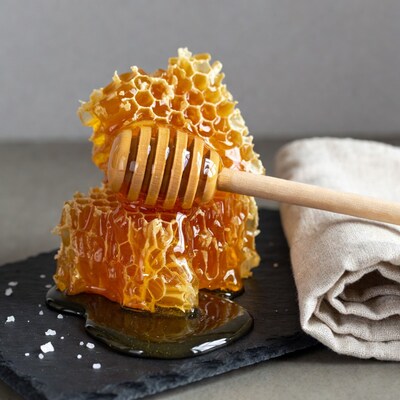 Honeycomb with Dipping Spoon
