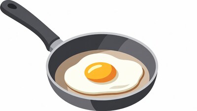 Fried egg in frying pan