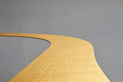 Curved wooden table edge