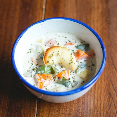 Creamy vegetable soup with bread