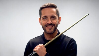 Man holding pool cue