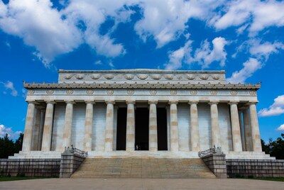 Lincoln Memorial under blue sky