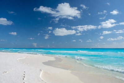 White sand beach with turquoise ocean