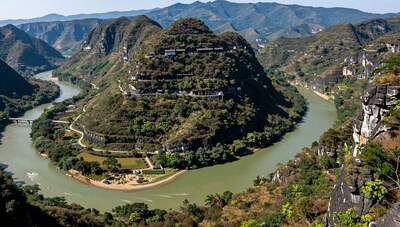Guizhou River Bend Village
